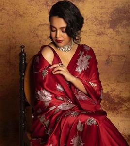 Malai Silk Satin Georgette Với Thiết Kế In Tay Đẹp Trên Khắp Sarees & Thủ Công Cắt Dena Work Của Royal Export - Product Image 3