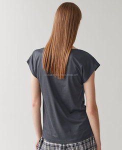 Camiseta Gráfica de Algodón Premium de Alta Calidad para Mujer, Proveedor de Ropa Oversize, Etiqueta de Cuello y Empaque Personalizados - Product Image 4