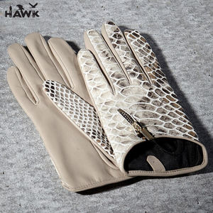 Venta al por mayor personalizado negro invierno cálido piel de oveja guantes de cuero de moda pantalla táctil guantes de vestir estilo liso - Product Image 3