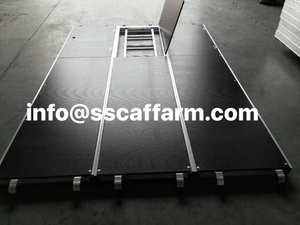 Planche d'échafaudage en aluminium de conception moderne avec dessus en bois et échelle attachée pour des chantiers de construction - Product Image 3