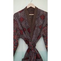 Chaqueta de invierno floral Kantha acolchada de algodón no tejido de secado rápido, cosida a mano y estampada en serigrafía.