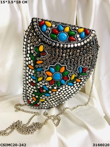 Sac de soirée en mosaïque métallique tendance de créateur Accessoire élégant pour les occasions spéciales - Product Image 5