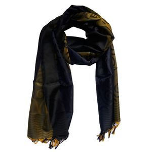 Fabricant de foulards longs et élégants imprimés jacquard Varanasi avec logo personnalisé Foulard carré en satin de soie et polyester pour femmes - Product Image 5