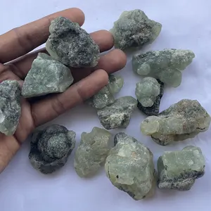 천연 녹색 Prehnite 거친 원시 보석 당 킬로 그램 보석 만드는 도매 가격 돌 직접 광산 세미 귀중한