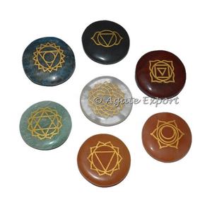 Vente en gros Ensemble de sept chakras avec pierre précieuse d'agate naturelle gravée Technique sculptée Style d'amour Décoration de la maison Ensemble de chakras en cristal - Product Image 1