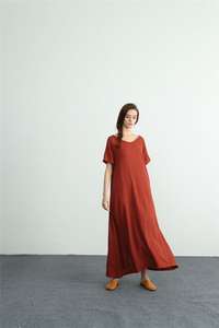 Nouvelle arrivée, robe pour femme tendance, dernier design, couleur bordeaux, tissu crêpe, col en V, manches courtes, longueur au sol - Product Image 3