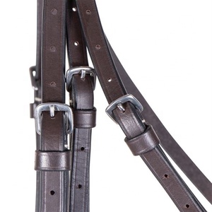 Brida de cuero de alta calidad con costuras elegantes e interior acolchado, perfecta para equitación y competiciones. - Product Image 5