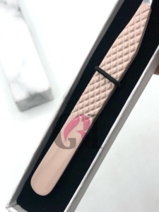 Pinzas Profesionales para Pestañas de Acero Inoxidable con Punta Plateada y Agarre de Diamante con Recubrimiento de Polvo de Durazno de 90 Grados, Longitud de 10 mm, Personalizables - Product Image 4