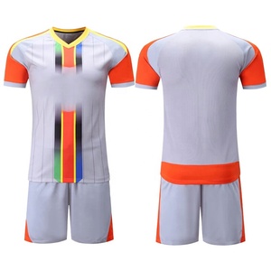 Ensemble de maillots de football bon marché de haute qualité à conceptions personnalisées 100% Polyester Club Uniforme de football au design innovant - Product Image 3