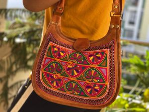 Sac à Bandoulière en Cuir de Chèvre Fait à la Main, Réel Vintage, Broderie du Rajasthan, 9x11 Pouces - Product Image 5