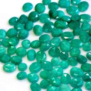 อเมซอนไนต์ขัดอัญมณีทรงหลวมรูปทรงไม่สม่ำเสมอตัดเป็นรูปดอกกุหลาบเจียระไนแบบไม่เรียบทำให้เครื่องประดับมีคุณภาพดีตามธรรมชาติ - Product Image 3