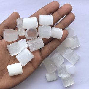 Piedra de selenita blanca Natural de 20mm y 30mm, pepitas caídas pulidas lisas, piedras preciosas por kilogramos, compra en línea, precio de fábrica al por mayor - Product Image 1