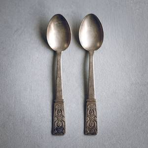 Ensemble de cuillères en acier inoxydable gravées avec un design moderne Cadeaux écologiques pour les mariages et les restaurants - Product Image 2