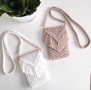 Bolso de Hombro Mini de Macramé Hecho a Mano, Colección Artesanal, Bolso de Macramé para Dama, Tejido de Verano en Color Blanco Claro y Rosa Bebé - Product Image 2