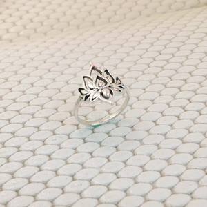 Bague unisexe à la mode de style lotus véritable bague en argent sterling 925 faite à la main - Product Image 2
