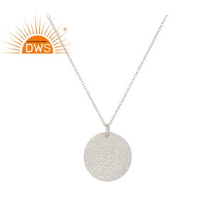 Colgante de cadena de plata de ley 925 con forma de moneda martillada, joyería fina - Product Image 1