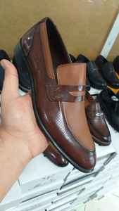 2025 classique italien hommes chaussures habillées plat et imperméable Brogue moine sangle bouton fermeture homme chaussure en cuir - Product Image 5