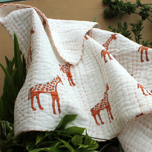 Manta de jirafa para niños pequeños, edredón estampado de bloque de mano para todas las estaciones - Product Image 1