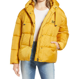 Veste matelassée pour femmes avec poches avant Logo/design personnalisé Tissu tissé respirant Finition élégante Vestes d'hiver - Product Image 2