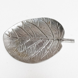 Modish Metal Leaf <b>Decorative</b> <b>Plate</b> Polished Minimalist Design Plant Pattern Shape New Designed Home <b>Decorative</b> Aluminum Dish - Product Image 2