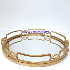 Bandeja de servicio con acabado dorado de forma redonda de Metal de aluminio, bandeja decorativa de la más alta calidad hecha a mano de estilo elegante - Product Image 1