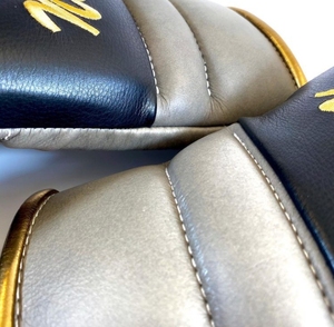 ถุงมือฝึกหนังวัวสีดำสีเทาเมทัลลิกสำหรับศิลปะการต่อสู้และชกมวยผลิตในปากีสถานทำตามสั่ง - Product Image 3