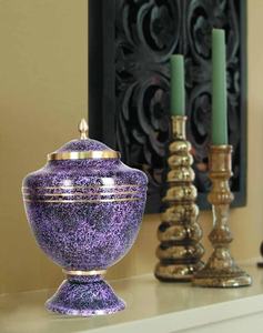 Urnes de crémation de luxe de style américain en laiton violet pour cendres humaines-Urne de stockage de cendres durable et écologique Capacité de 220 pouces cubes - Product Image 2