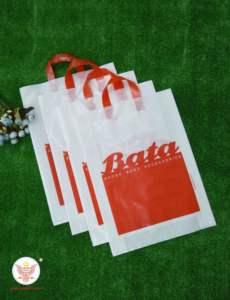 Sac en plastique PE réutilisable imprimé de logo personnalisé, emballage cadeau écologique à poignée souple à boucle pour les magasins de mode et les supermarchés - Product Image 6