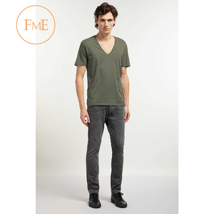 Camiseta básica en blanco lisa de 100% algodón para hombre, Impresión de logotipo personalizado, diseño transpirable promocional de talla grande - Product Image 2