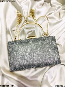 Bolso de mano de encaje floral brillante de diseñador para ocasiones nupciales o de noche con forro de PU - Product Image 4