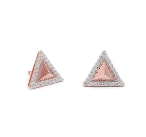 Boucles d'oreilles clous en or rose 14 carats avec diamants ronds véritables de 0,50 TCW en forme de triangle |   Bijoux fins Halo géométriques pour femmes, cadeau à porter - Product Image 1