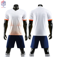 Nouvel ensemble de maillot de football personnalisé 2020 en 100 % polyester, séchage rapide, respirant, impression par sublimation intégrale, couleurs et logo personnalisés, pour adultes, vente en gros