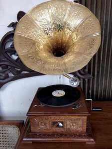 Gramophone indien Vintage en laiton fabriqué à la main en laiton brillant boîte carrée en bois à prix économique accessoire Audio vidéo indien - Product Image 4