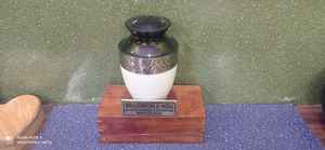 Urne de crémation moderne adulte noir et blanc Brassworld Inde fournitures funéraires urne en métal de Style américain - Product Image 5