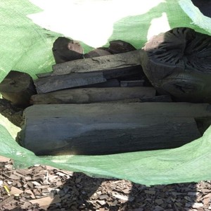 Charbon de bois de bois dur de qualité supérieure à vendre - Product Image 3