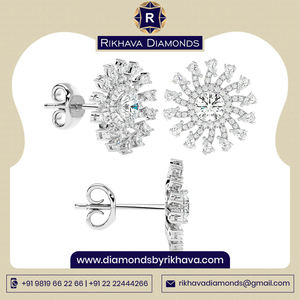 Pendientes de diamantes solitarios de oro blanco de 10 quilates de alta calidad, elegantes, lujosos, bellamente incrustados con diamantes - Product Image 3