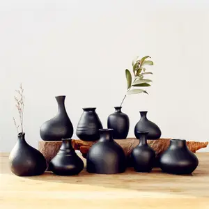不同形状和尺寸的黑色陶瓷花瓶和陶器小尺寸黑色粘土花瓶