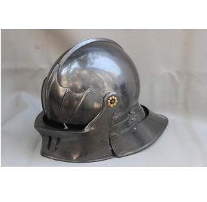 Casque italien Sallet Fleur dorée sur le côté Trois couches à l'arrière Casque médiéval de Tmoha Corporation - Product Image 1