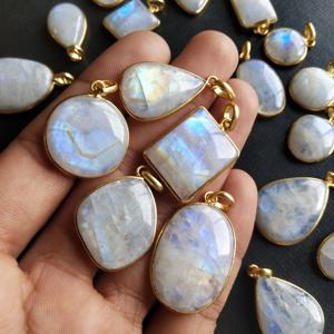 Colgante de Piedra Lunar de alta calidad, gemas sueltas de Rubí, piedra de luna tallada, collar de piedras preciosas - Product Image 1