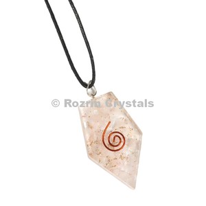 Colgante de cuarzo rosa orgonita con forma de flecha a precio asequible - Product Image 1