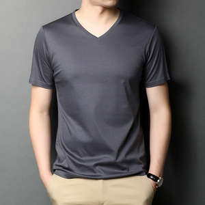 เสื้อยืดแขนสั้นคอวีสีล้วนสำหรับผู้ชาย,ทรงสลิมฟิต - Product Image 2
