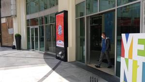 Panneau d'affichage mural extérieur double face MUPI moderne de forme personnalisée Cadre en aluminium 12V A4 Low Power LED Rectangle Advertising Light - Product Image 3