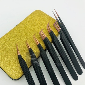 Pinzas de pestañas de oro rosa y negro con logotipo personalizado, herramienta de belleza de acero sostenible de alta precisión, extensión de pestañas de volumen probada a mano - Product Image 2