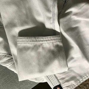 Kimono BJJ confortable de meilleure qualité 100% coton pour adultes avec logo personnalisé pour vêtements d'arts martiaux de judo - Product Image 5