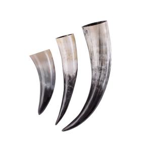 Corne à boire viking en corne de buffle, écologique, sculptée, polie, forme naturelle, thème amour, cadeau de mariage, fabricant - Product Image 1