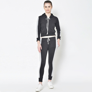 Ensemble de survêtements pour femmes avec tissu extensible, coupe confortable pour la course à pied, le jogging et les tenues décontractées, survêtement pour femmes - Product Image 1