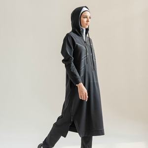 Tunique allongée en tissu extra extensible noir avec une capuche Jogging Suit Modeste Fashion Islamic Style Sportwear - Product Image 2