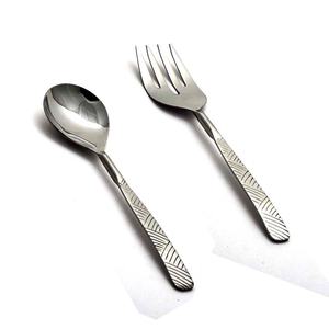 Mango de diseño de forro vertical Juego de servicio de ensalada seguro para alimentos de metal de acero inoxidable Cubiertos de plata - Product Image 1