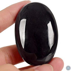 หินปาล์ม Obsidian สีดำธรรมชาติคุณภาพสูงสำหรับการป้องกันการต่อสายดินและการรักษา