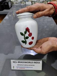 Urne funéraire pour adulte en aluminium peinte à la main en forme de cœur noir, style américain, fournitures funéraires Brassworld India - Product Image 5